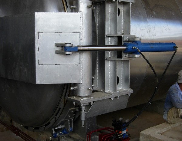 Hydraulic_Operated_Clutch_Door - Hydraulic operated clutch door for horizontal sterilizers